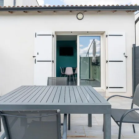 Maison De Vacances Avec Terrasse רושפור-דו-גאר